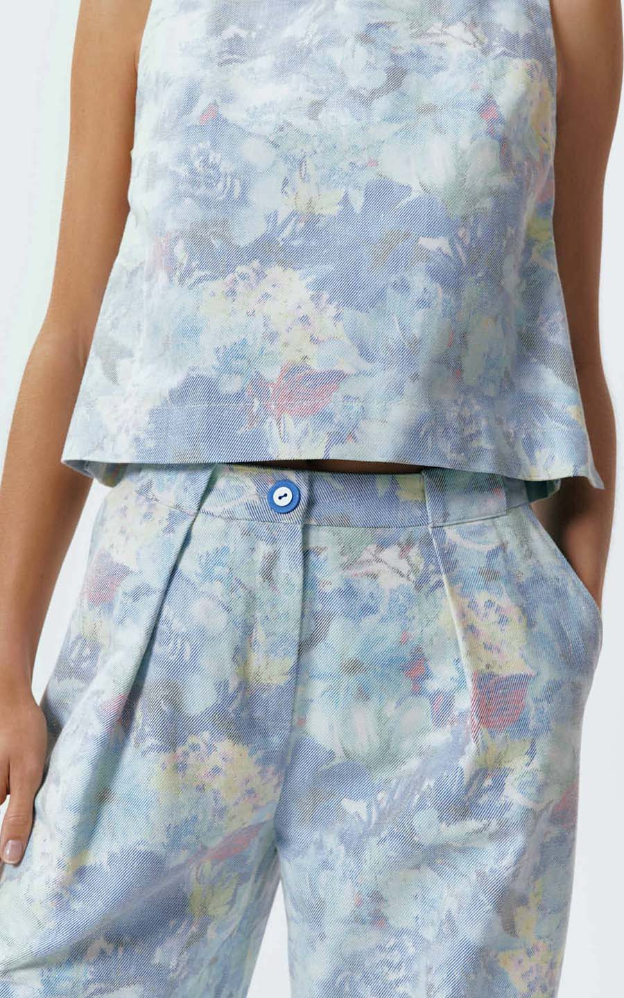 zoom in on Blauw Broek image Blauw Broek image