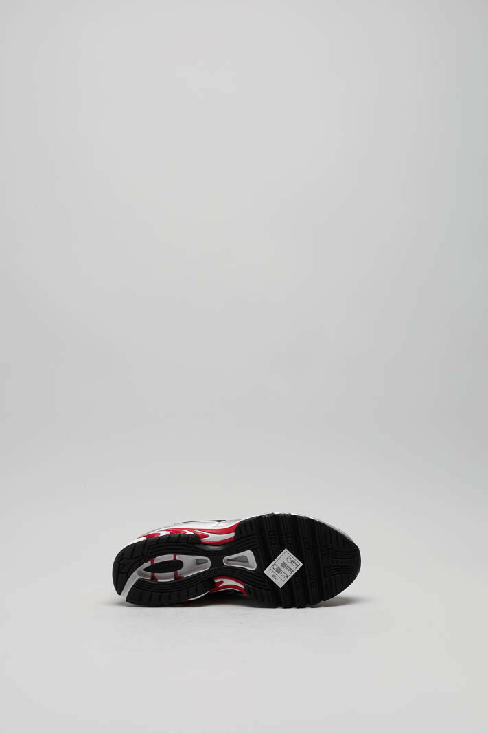 zoom in on Zilver Sneaker image Zilver Sneaker image