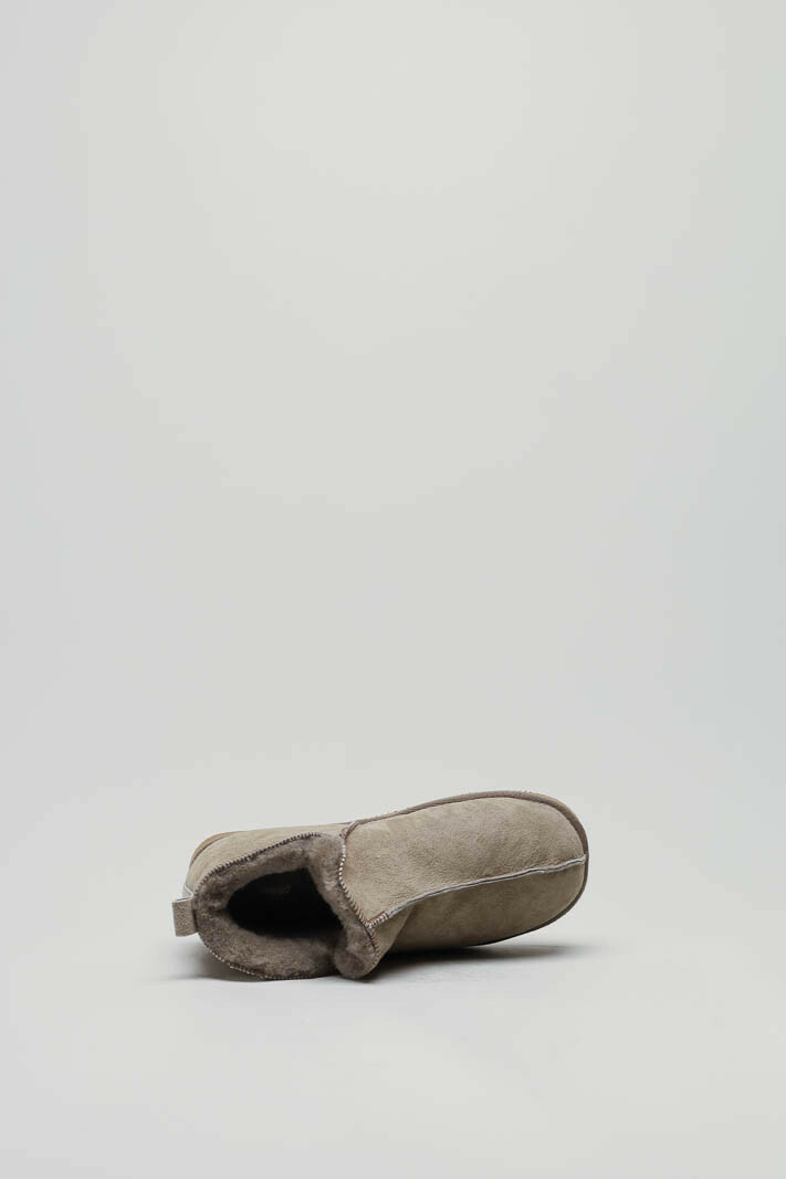 zoom in on Taupe Pantoffel image Taupe Pantoffel image