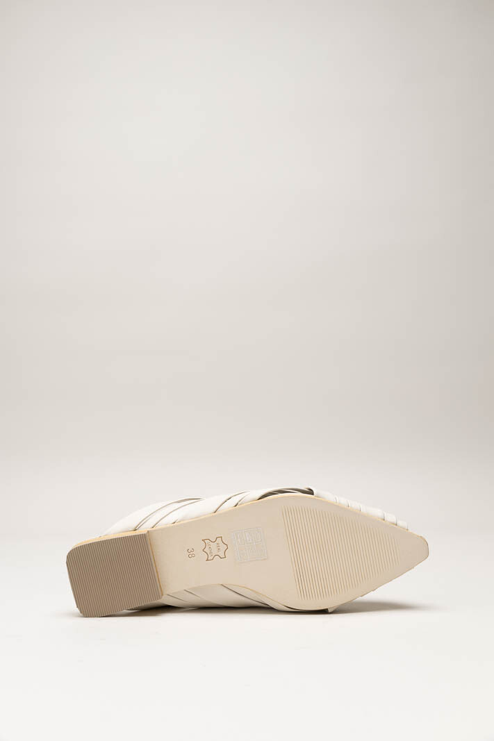 Gebroken wit Muiltje image