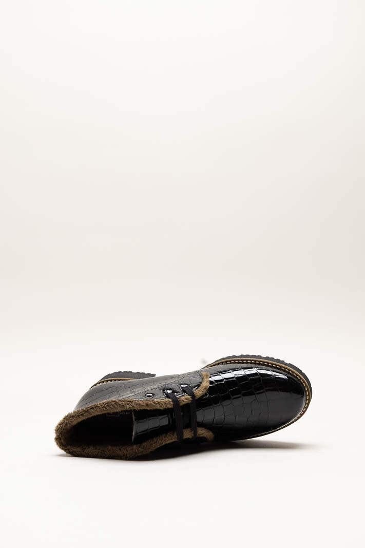 zoom in on Zwart Veterschoen image Zwart Veterschoen image