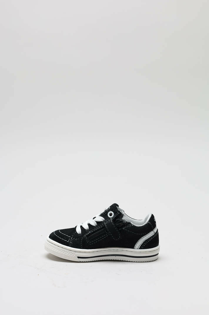 zoom in on Zwart Sneaker image Zwart Sneaker image