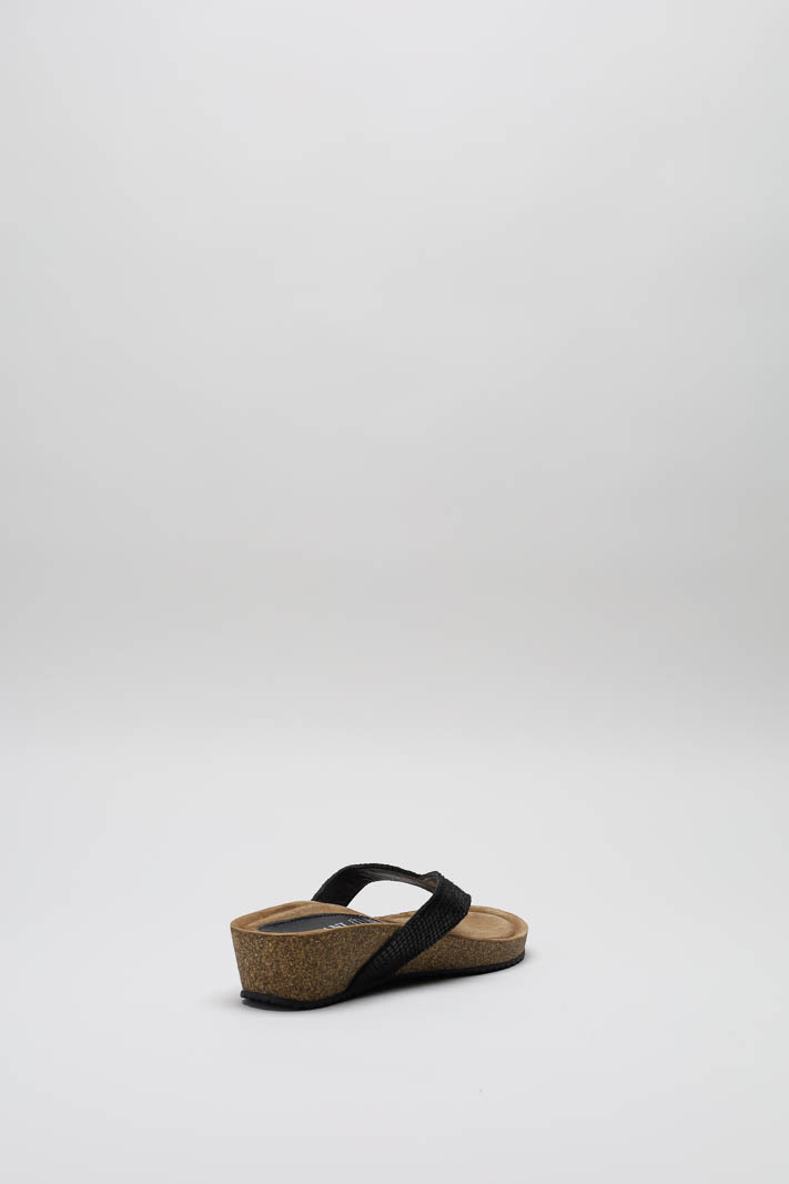 zoom in on Zwart Slipper image Zwart Slipper image