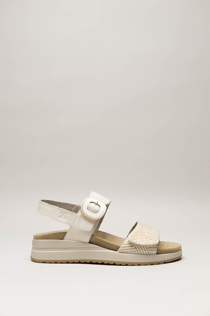 Lichtbeige Sandaal sleehak