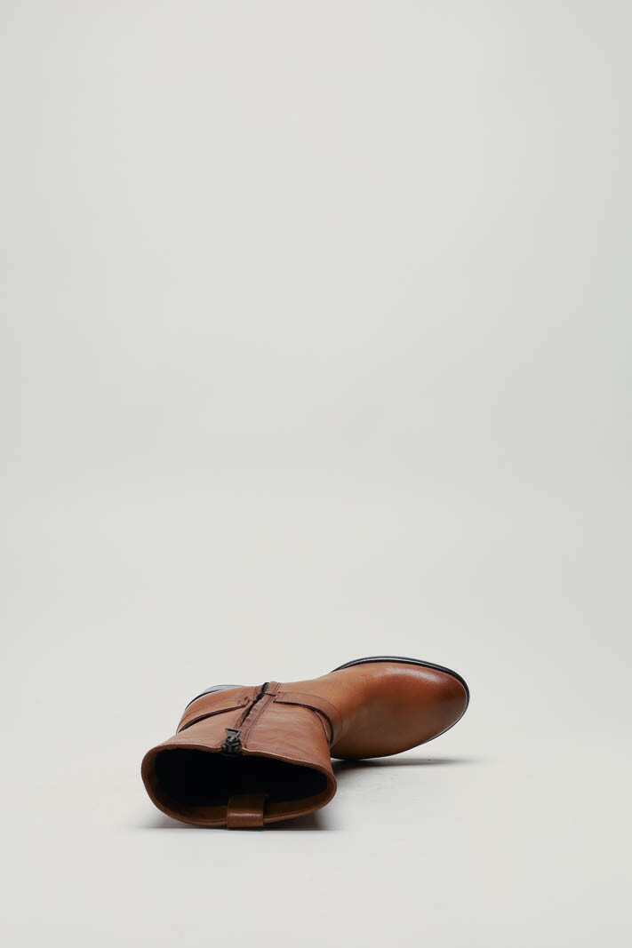zoom in on Cognac Enkellaars hak image Cognac Enkellaars hak image