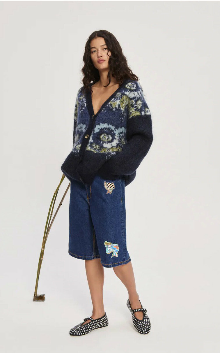 zoom in on Blauw Cardigan image Blauw Cardigan image