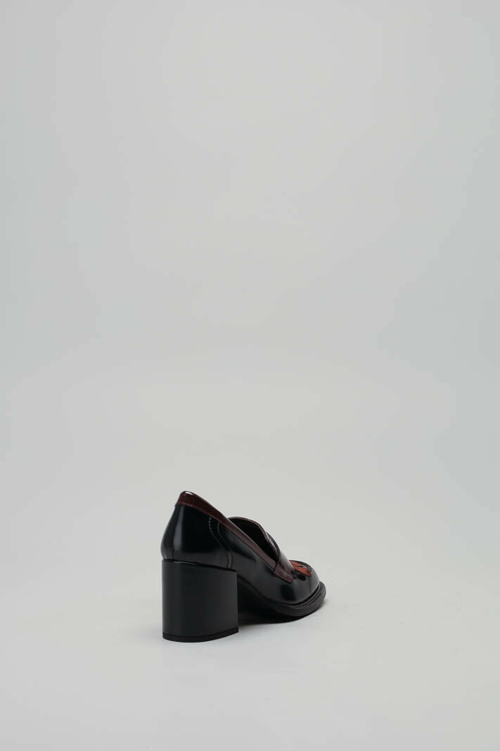 zoom in on Zwart Mocassin hak image Zwart Mocassin hak image