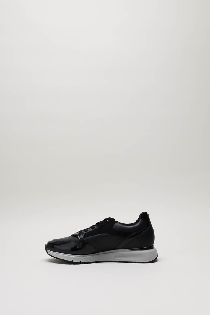 zoom in on Zwart Sneaker image Zwart Sneaker image