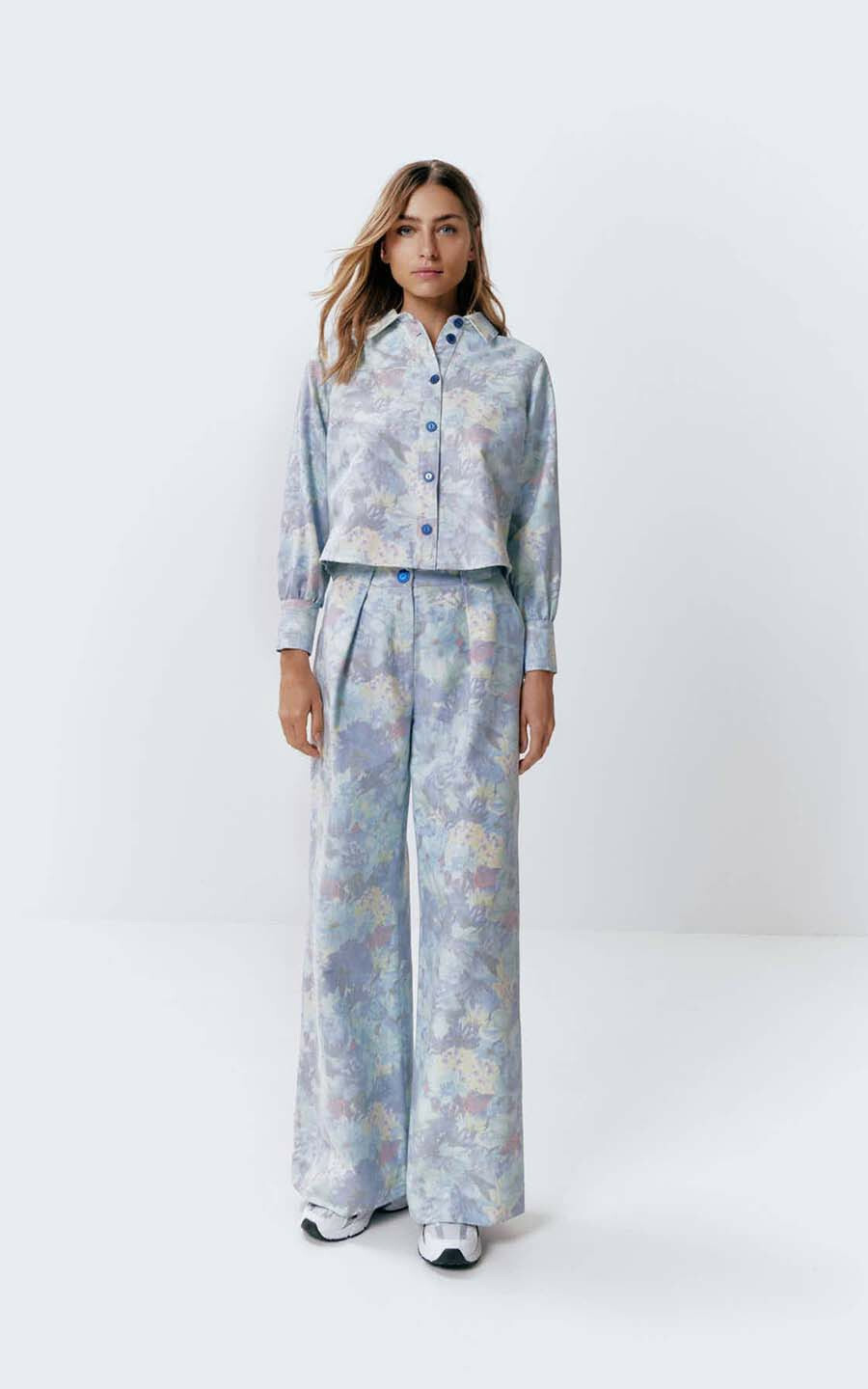 zoom in on Blauw Broek image Blauw Broek image