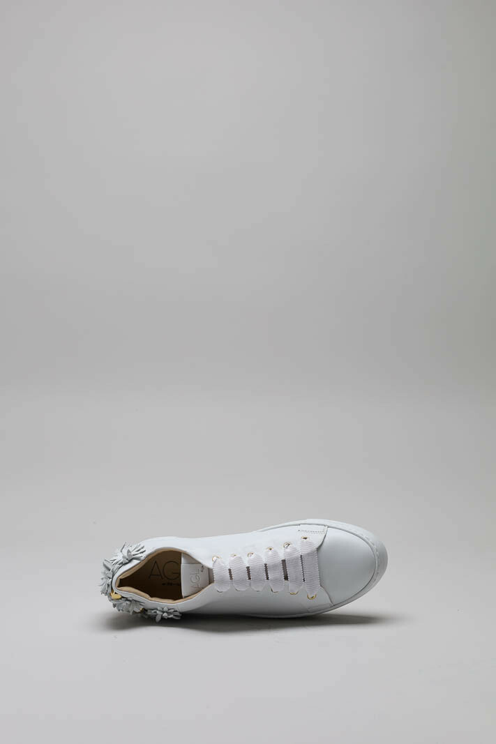 zoom in on Wit Sneaker image Wit Sneaker image