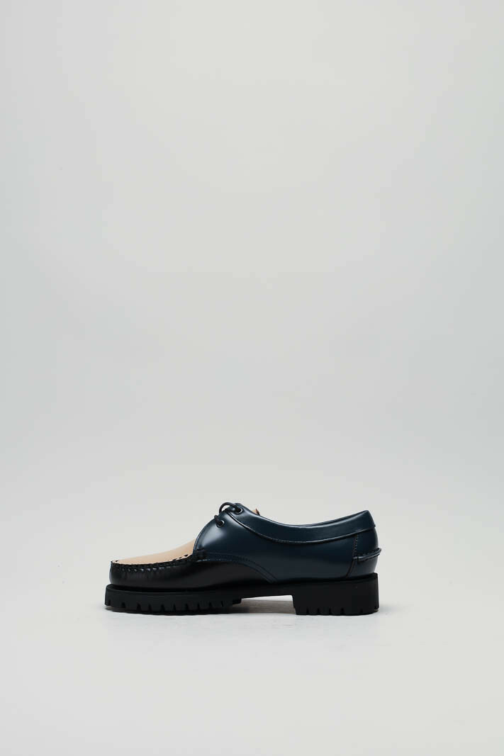 zoom in on Blauw Veterschoen image Blauw Veterschoen image