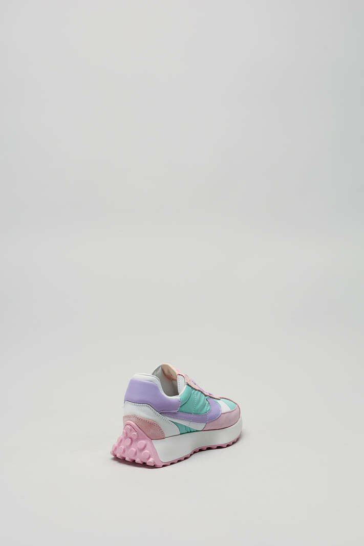 zoom in on Roze Sneaker image Roze Sneaker image