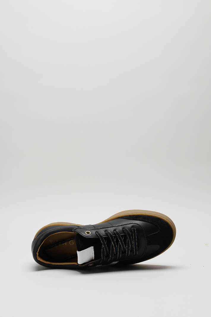 zoom in on Zwart Sneaker image Zwart Sneaker image