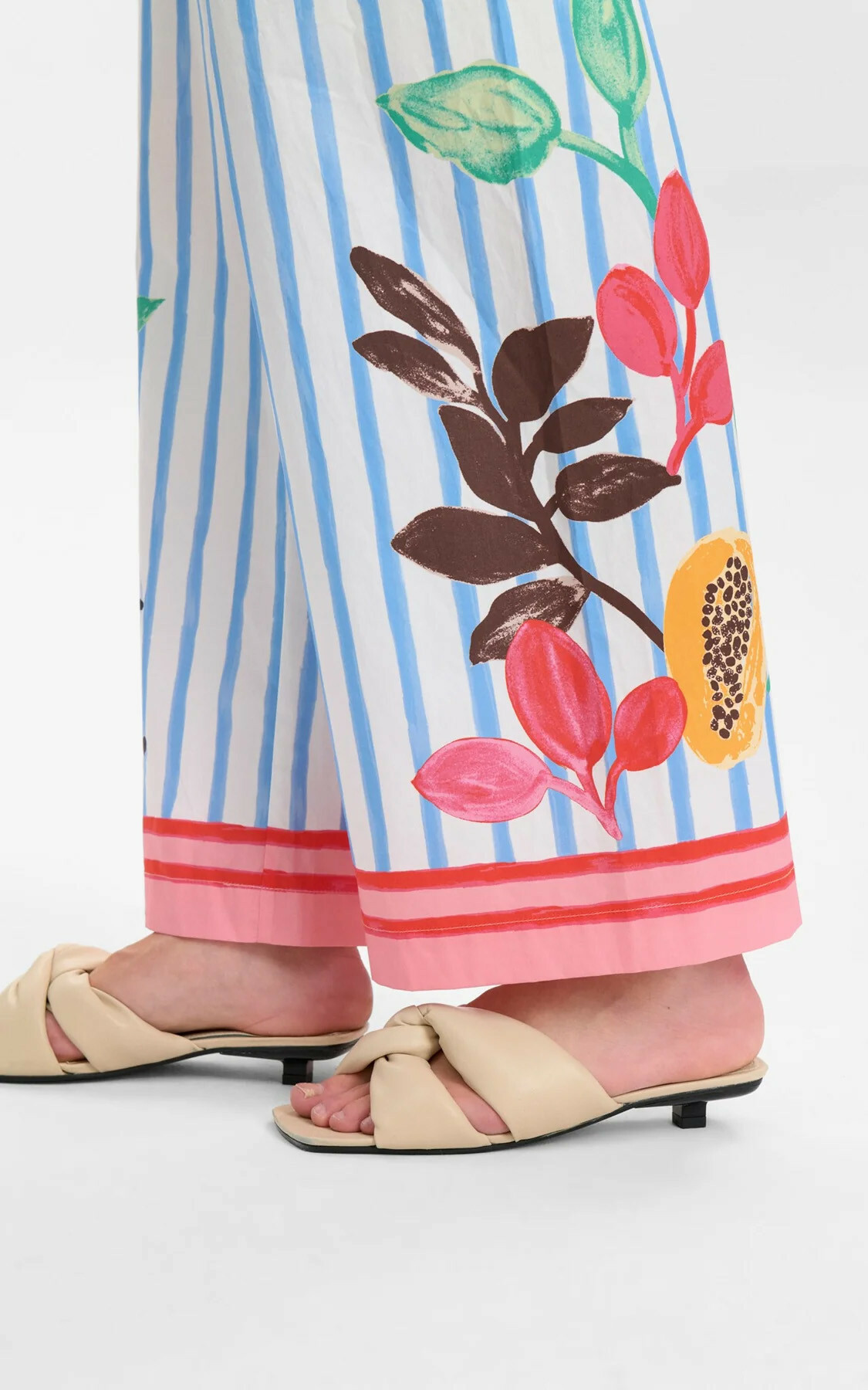 zoom in on Blauw Broek image Blauw Broek image