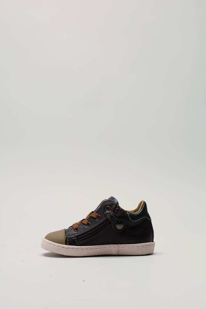 zoom in on Zwart Sneaker image Zwart Sneaker image