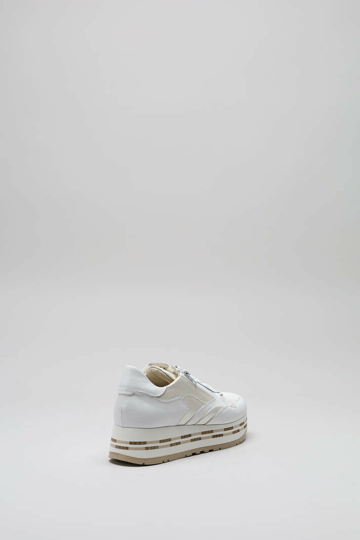 zoom in on Wit Sneaker image Wit Sneaker image
