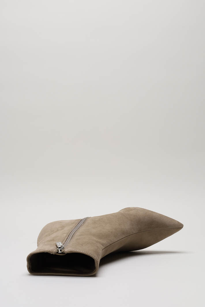 zoom in on Taupe Enkellaars hak image Taupe Enkellaars hak image