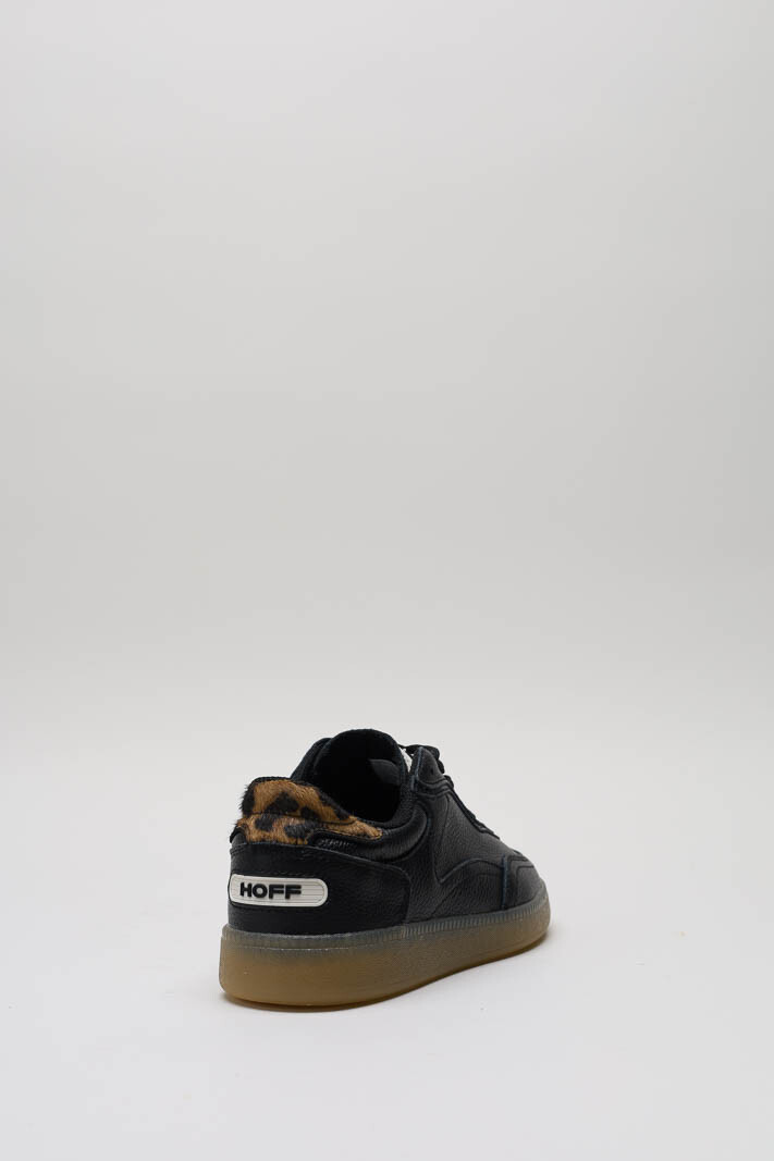 zoom in on Zwart Sneaker image Zwart Sneaker image