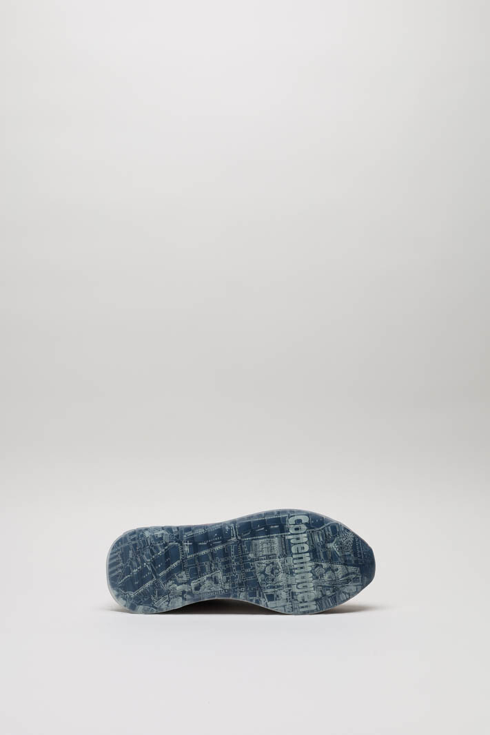 zoom in on Oudroze Sneaker image Oudroze Sneaker image