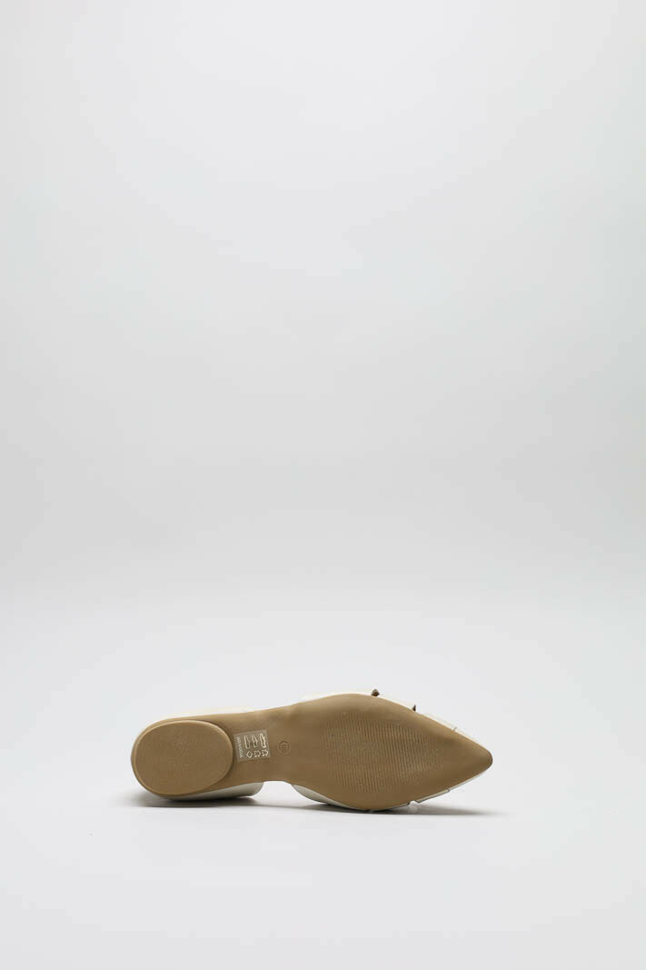 zoom in on Lichtbeige Ballerina image Lichtbeige Ballerina image