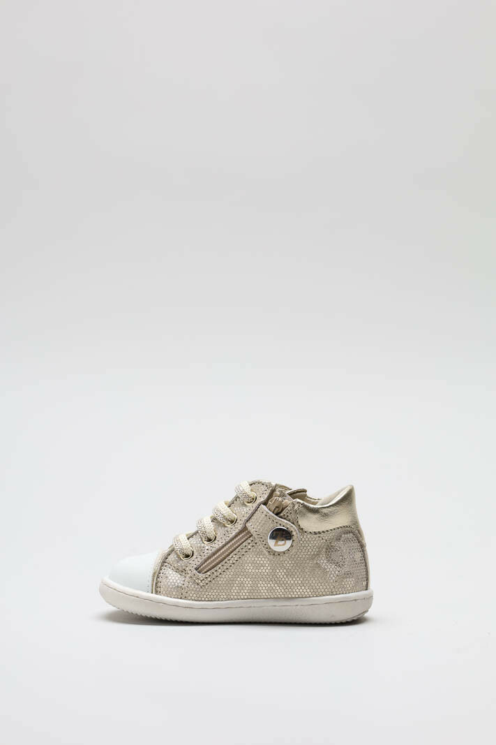 zoom in on Goud Sneaker image Goud Sneaker image