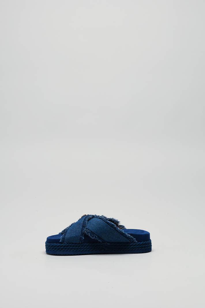 zoom in on Blauw Slipper image Blauw Slipper image