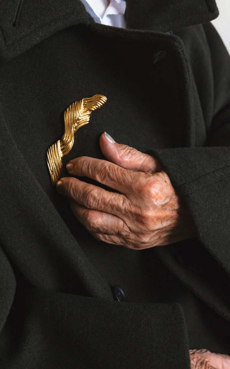 Goud Broche image