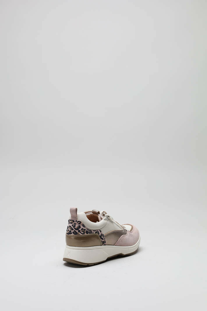 zoom in on Roze Sneaker image Roze Sneaker image