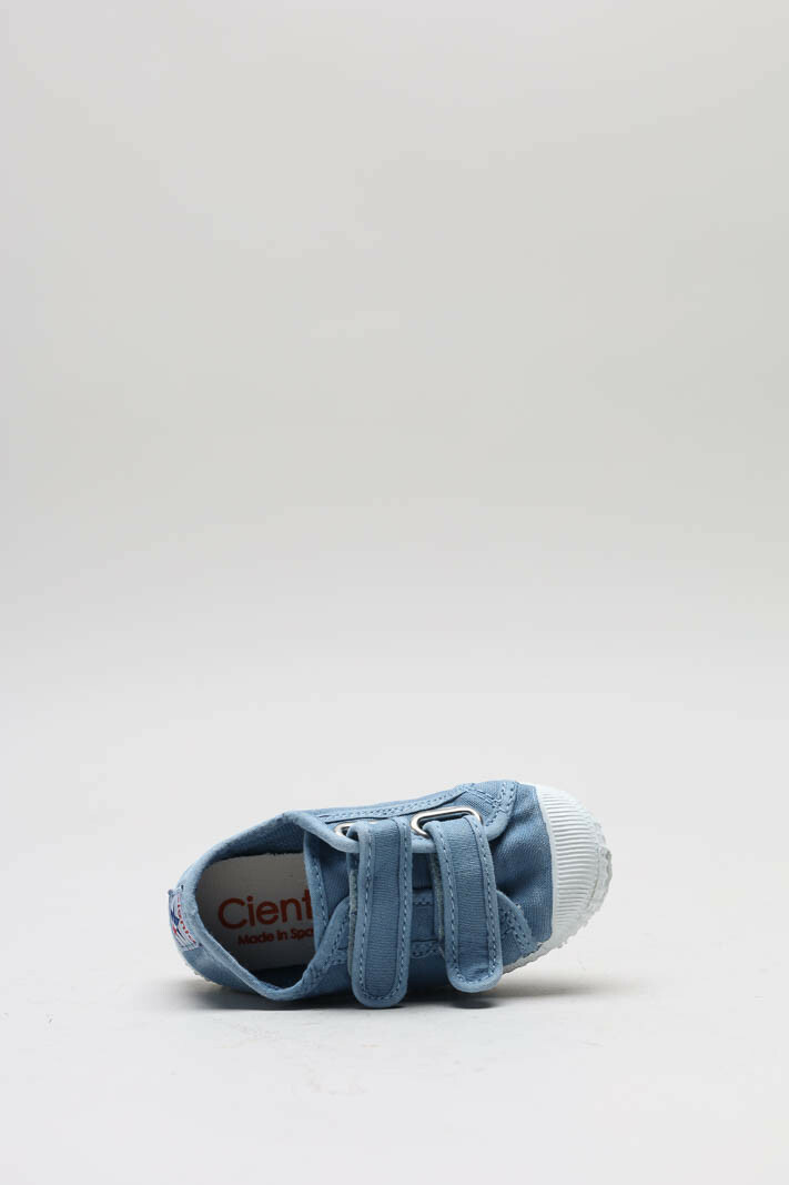 zoom in on Blauw Speelschoen image Blauw Speelschoen image