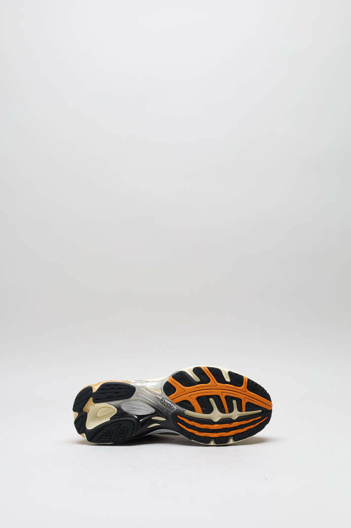 zoom in on Oranje Sneaker image Oranje Sneaker image