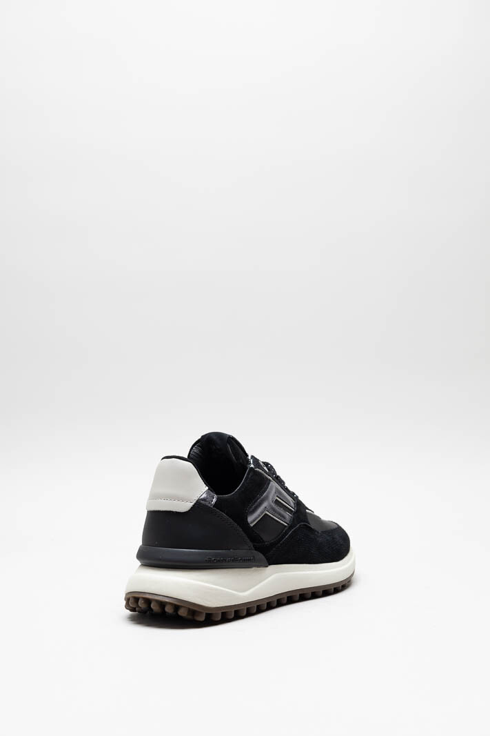 zoom in on Zwart Sneaker image Zwart Sneaker image