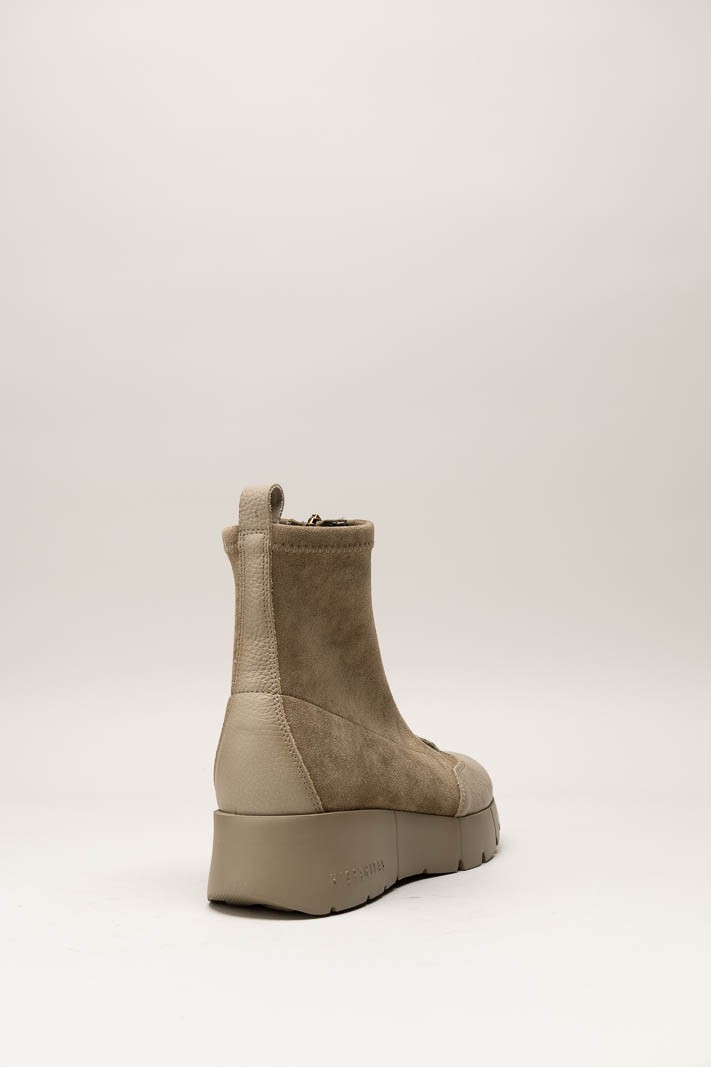 Taupe Enkellaars plat image