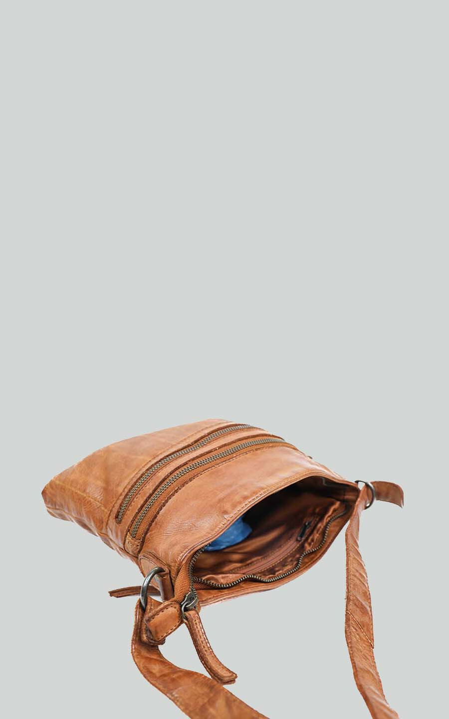 zoom in on Cognac Schoudertas image Cognac Schoudertas image