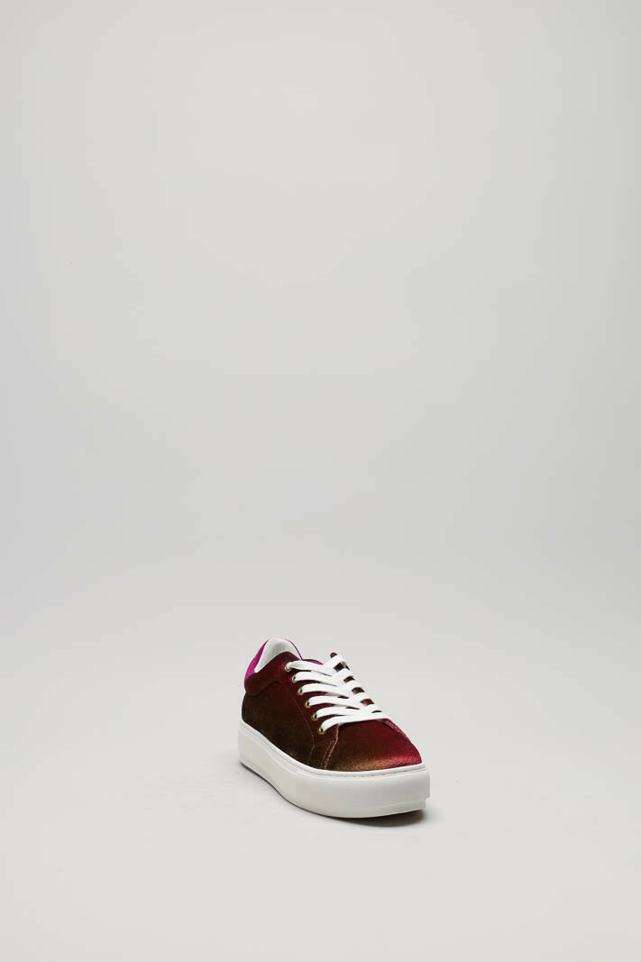 zoom in on Roze Sneaker image Roze Sneaker image