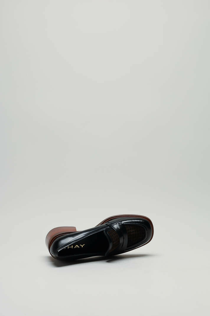zoom in on Zwart Mocassin hak image Zwart Mocassin hak image
