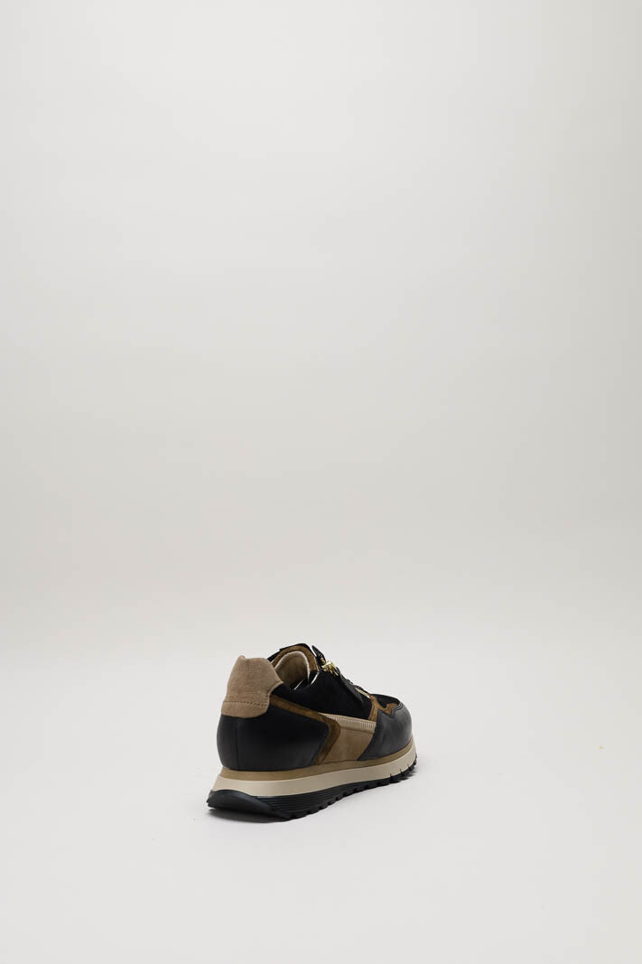 zoom in on Zwart Sneaker image Zwart Sneaker image