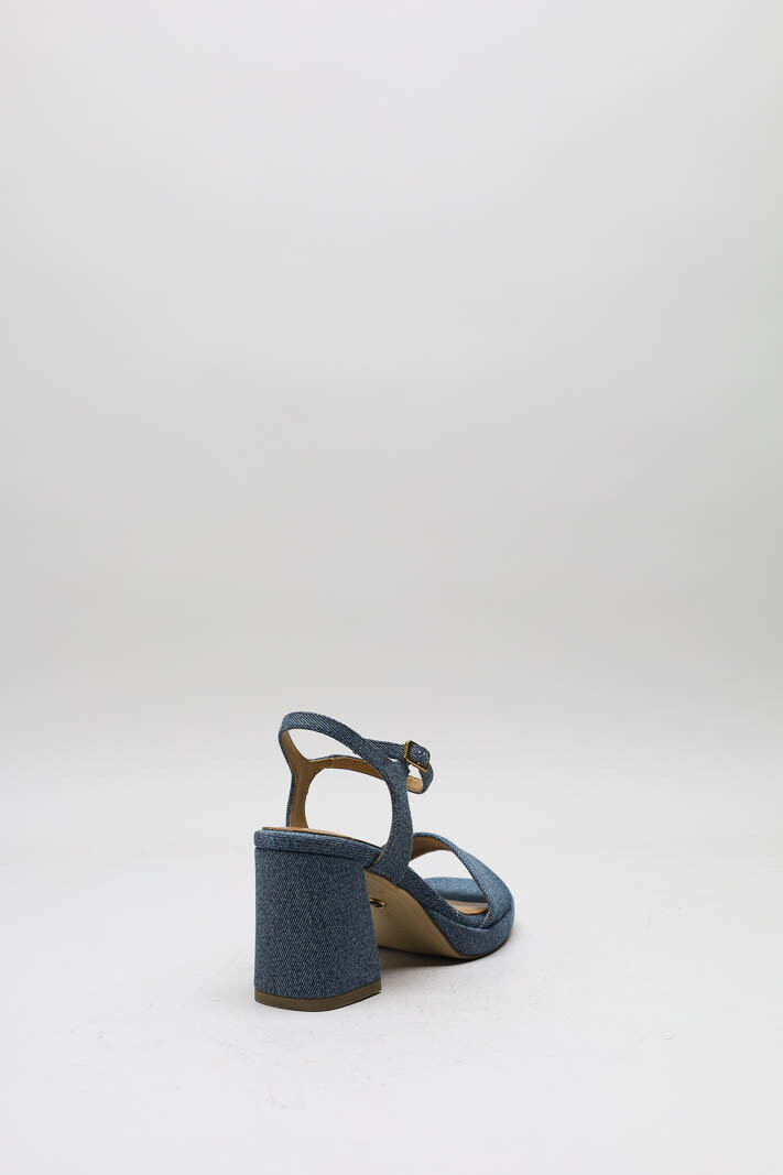zoom in on Blauw Sandaal hak image Blauw Sandaal hak image