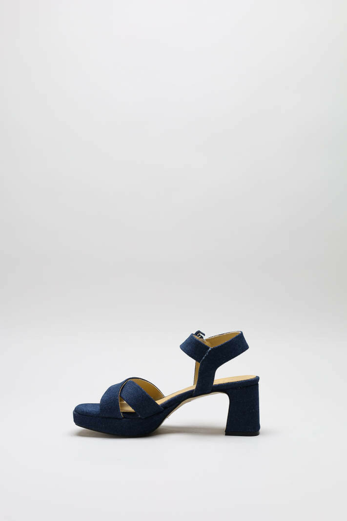 zoom in on Blauw Sandaal hak image Blauw Sandaal hak image