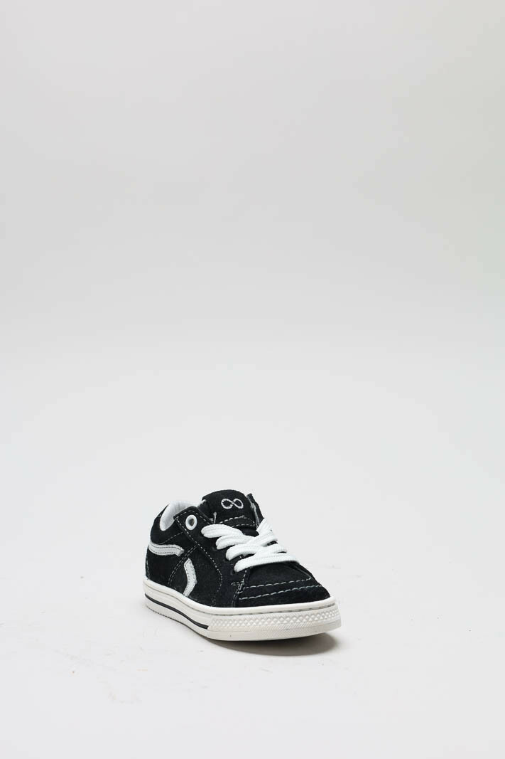 zoom in on Zwart Sneaker image Zwart Sneaker image