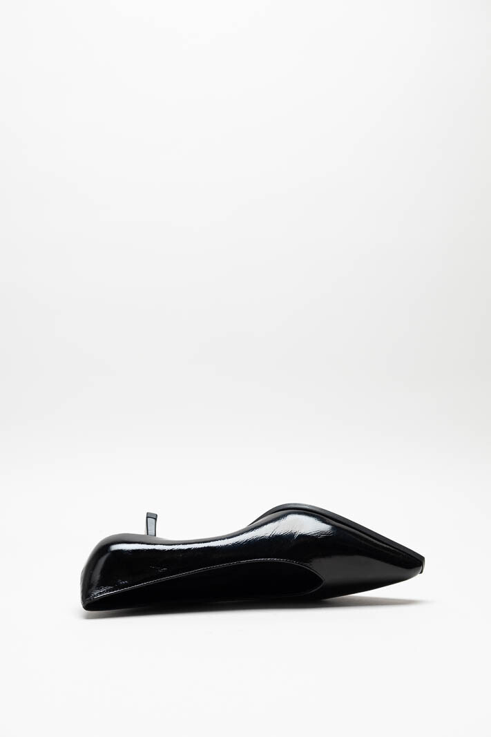 zoom in on Zwart Pump image Zwart Pump image