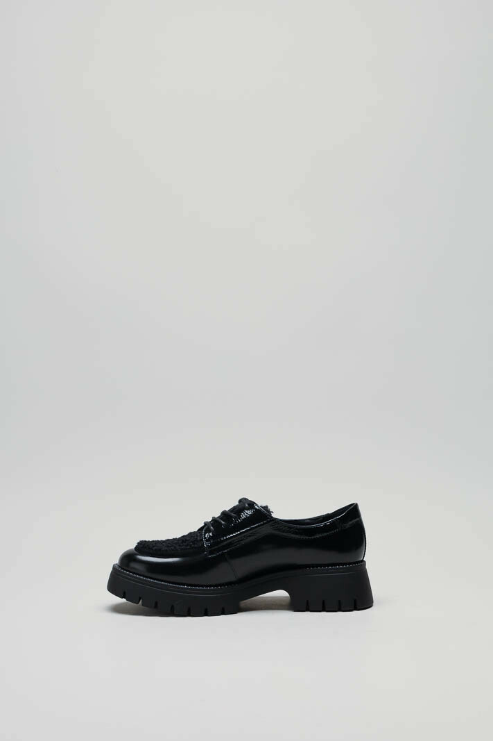 zoom in on Zwart Veterschoen image Zwart Veterschoen image