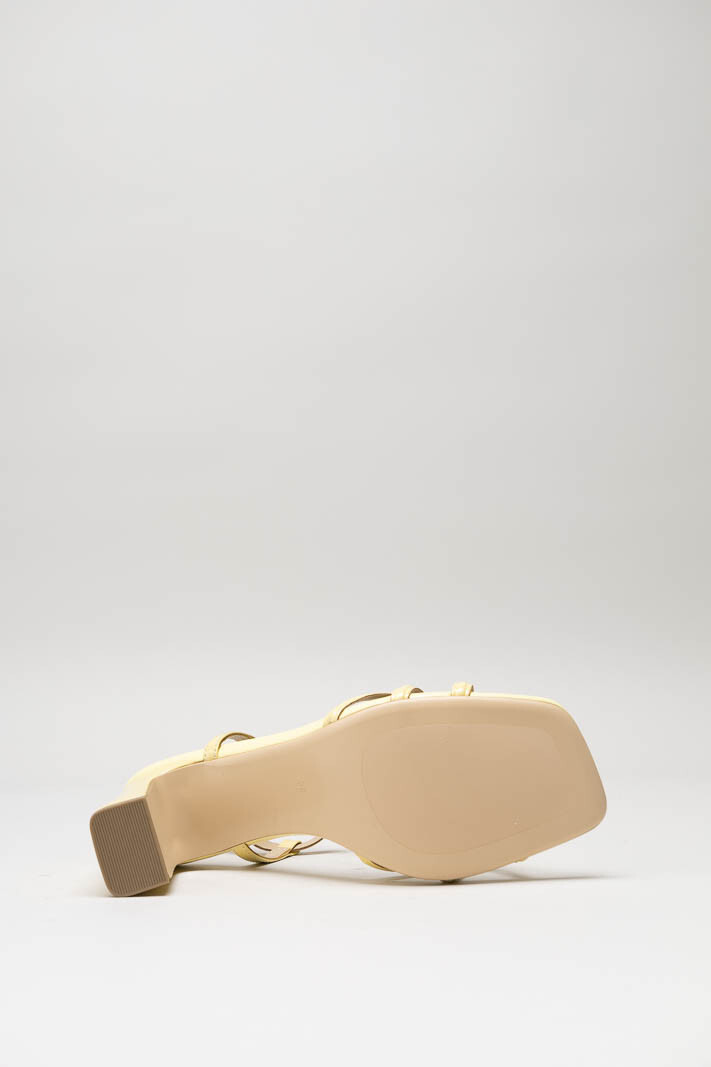 Geel Sandaal hak image