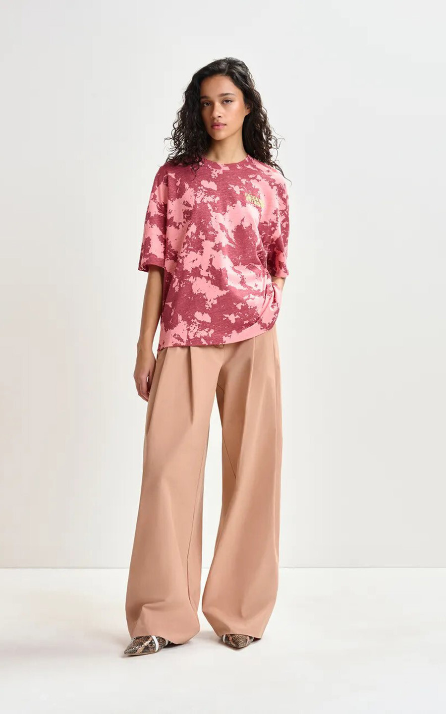 zoom in on Roze T-shirt/top image Roze T-shirt/top image
