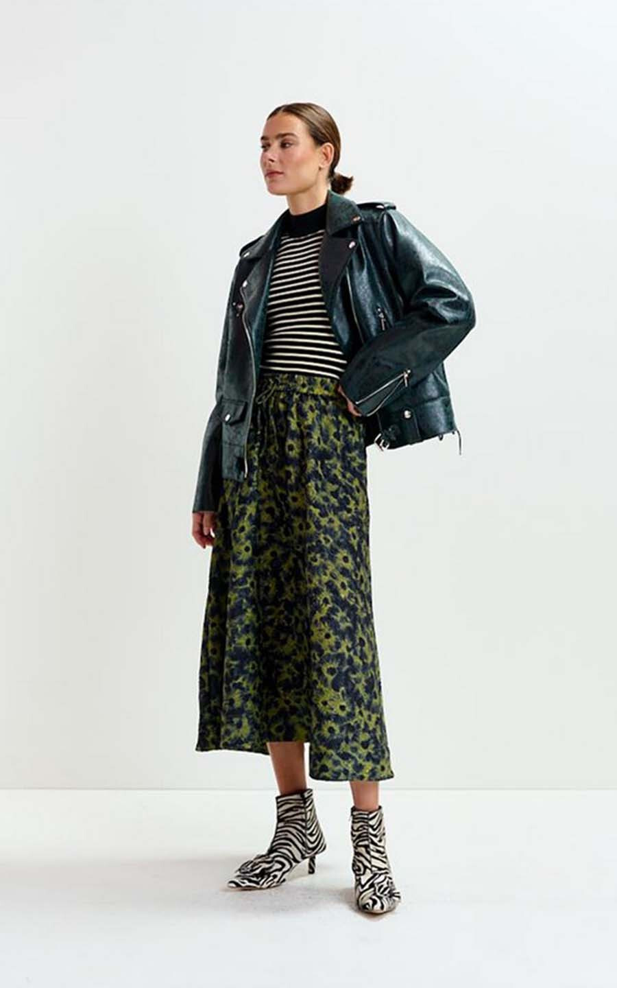 zoom in on Groen Rok image Groen Rok image