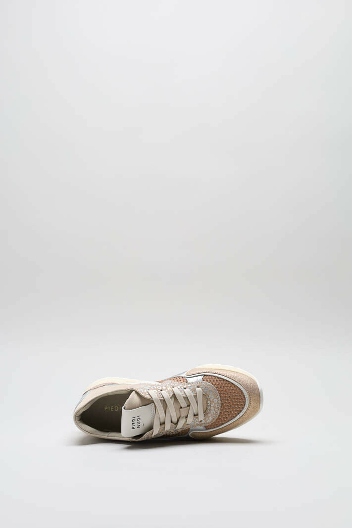 zoom in on Oudroze Sneaker image Oudroze Sneaker image