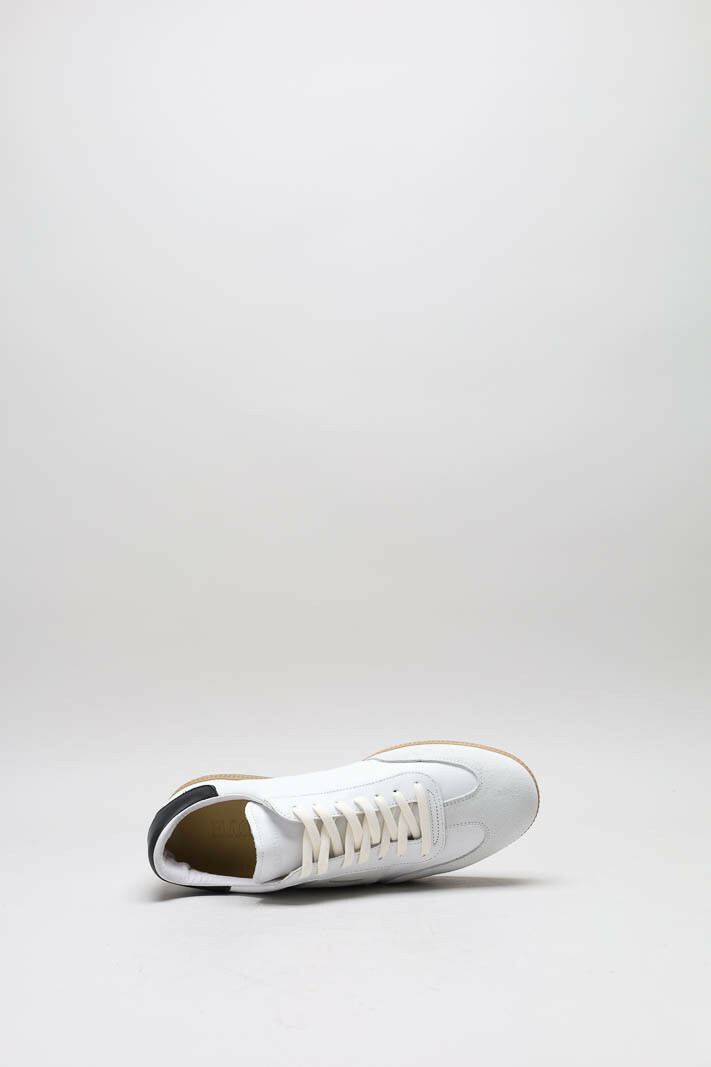 zoom in on Wit Sneaker image Wit Sneaker image