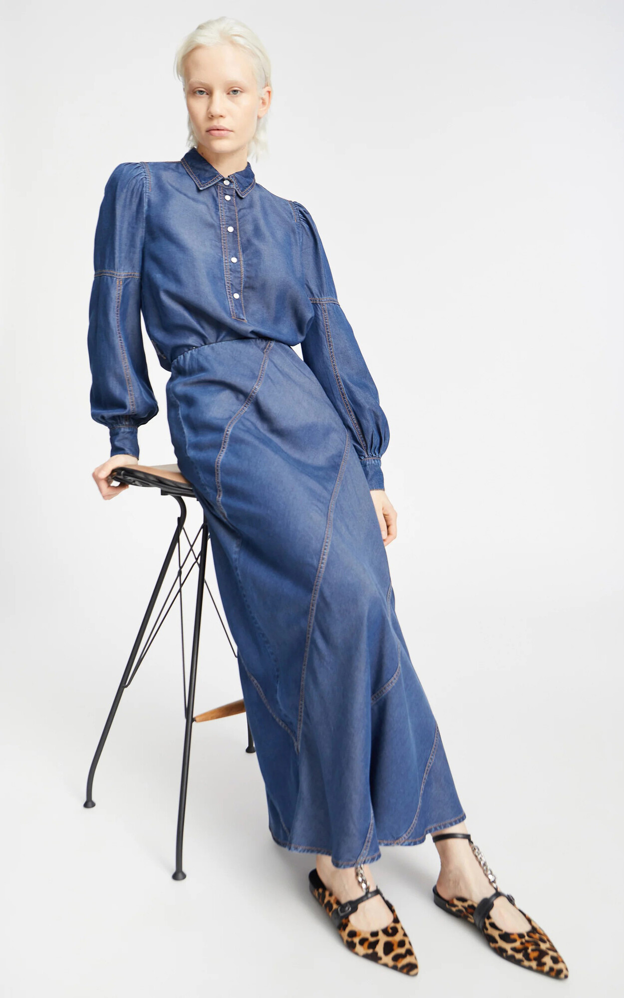 zoom in on Blauw Rok image Blauw Rok image