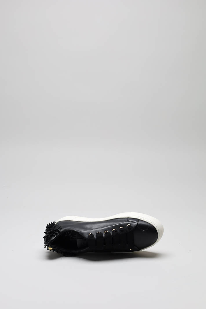 zoom in on Zwart Sneaker image Zwart Sneaker image