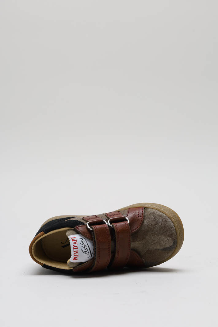 zoom in on Bruin Velcro schoen image Bruin Velcro schoen image