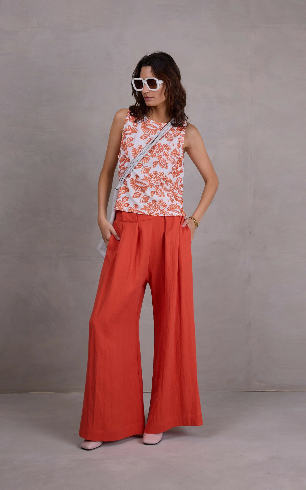 zoom in on Oranje Broek image Oranje Broek image